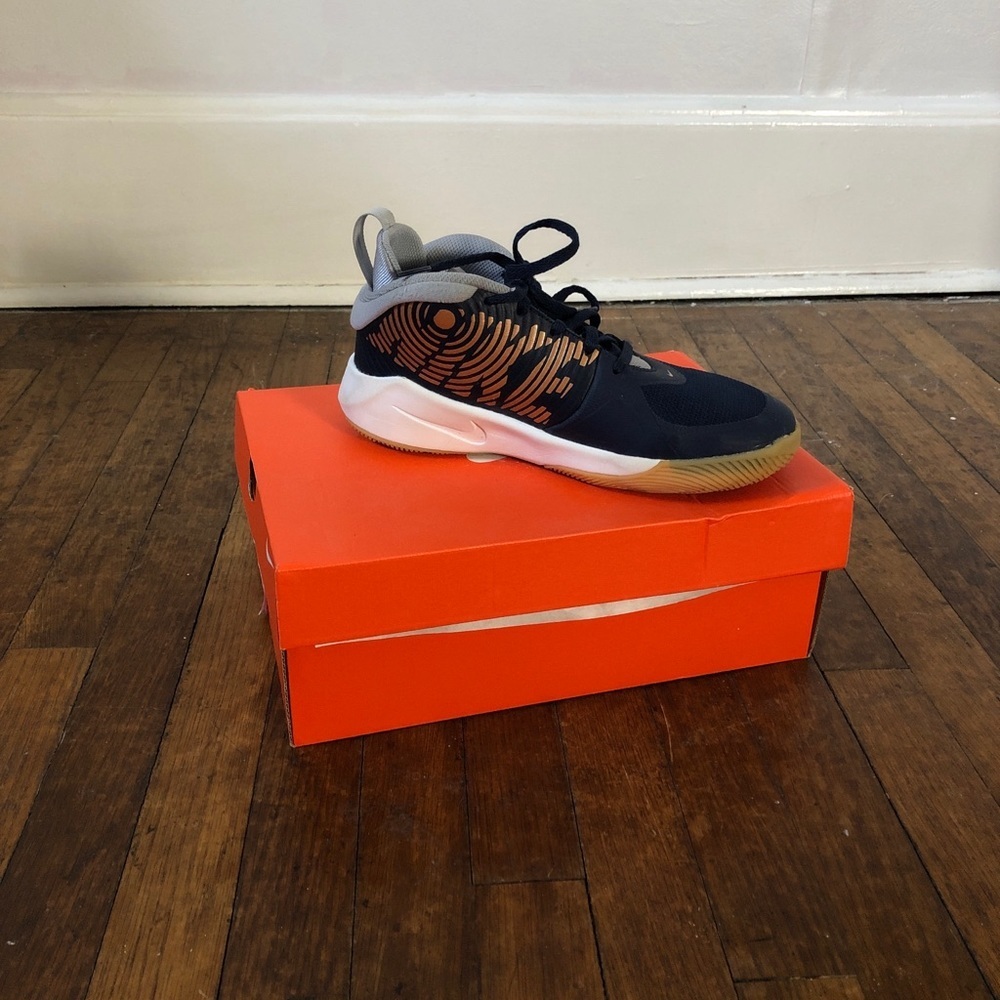 Nike Team Hustle D 9 (GS) 5Y  Navy Metallic Copper